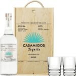 Personalised Casamigos Tequilla Blanco Gift Set with Shot Glasses – 70cl (40% ABV)